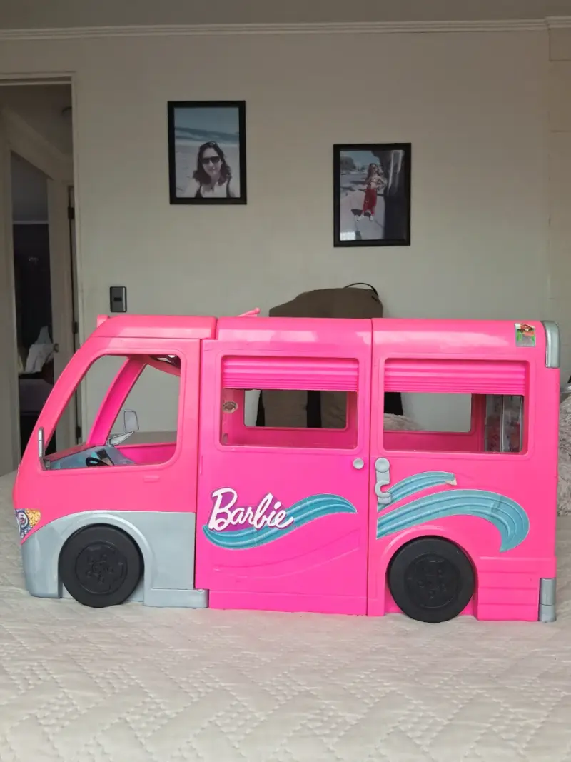 Casa rodante Barbie rosa para muñecas - 1
