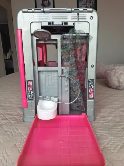 Casa rodante Barbie rosa para muñecas - miniatura 4
