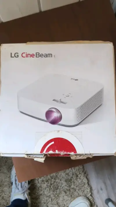 Proyector LG CineBeam con control remoto - miniatura 1