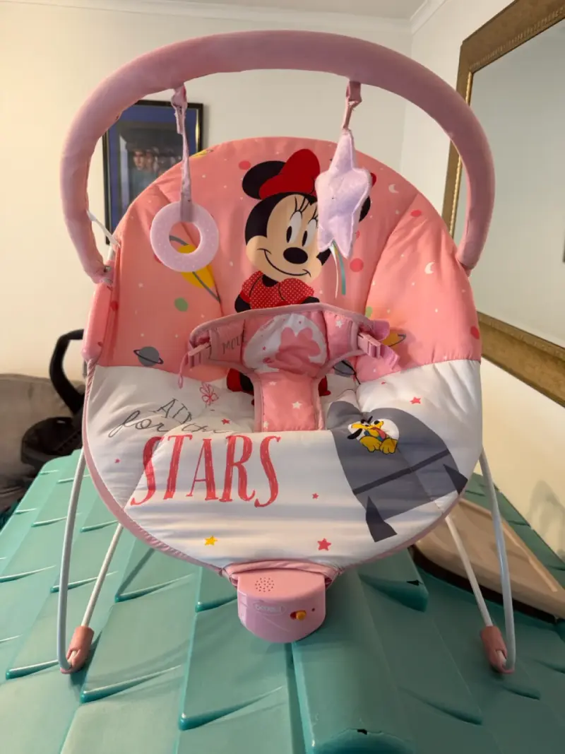 Silla mecedora para bebé Minnie Mouse rosa - 1