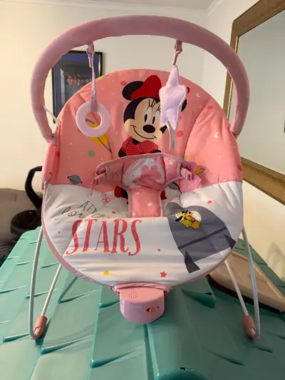 Silla mecedora para bebé Minnie Mouse rosa - miniatura 1
