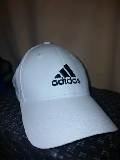 Gorra blanca Adidas nueva - miniatura 1