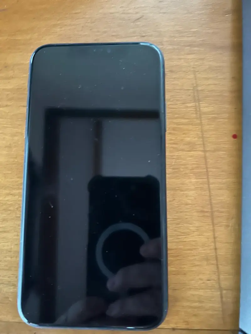 iPhone 11 negro en buen estado - 5