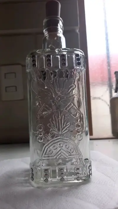 Botella decorativa de vidrio con luces LED - miniatura 2