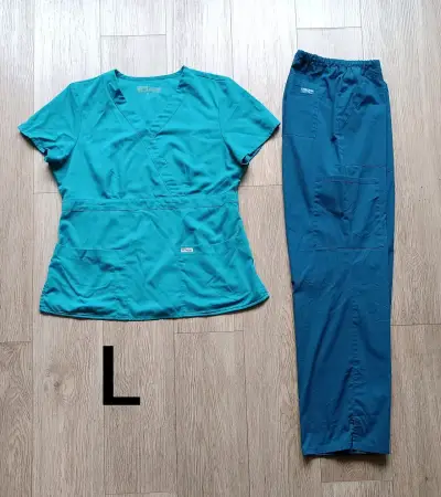Uniformes médicos de 2da talla L.  2x20mil - miniatura 6