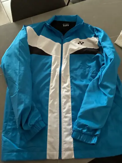 Chaqueta deportiva Yonex azul y blanca. - miniatura 2