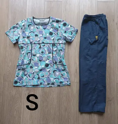 Uniformes médicos de 2da talla S oferta 2 x 20mil - miniatura 1