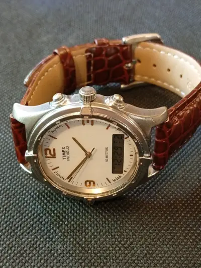 Reloj Timex Indiglo con Correa de Cuero Marrón - miniatura 4