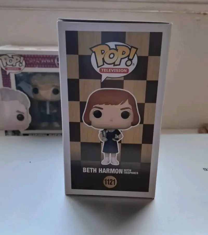 Figura Funko Pop Beth Harmon con Trofeos - 2