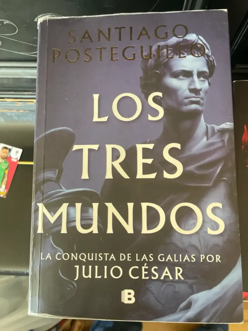Libro 'Los Tres Mundos' de Santiago Posteguillo