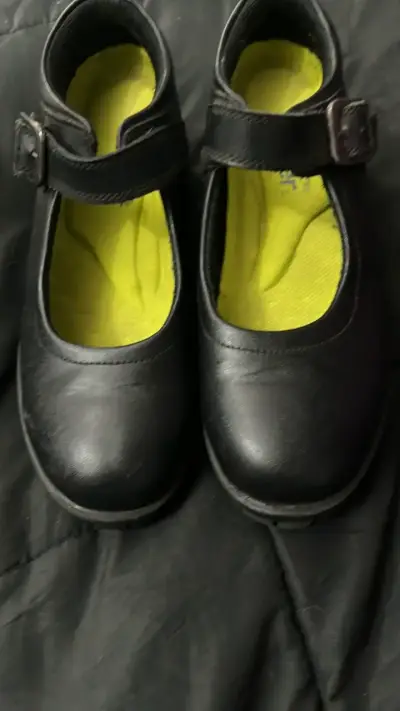Zapatos escolares negros para niña con hebilla - miniatura 1