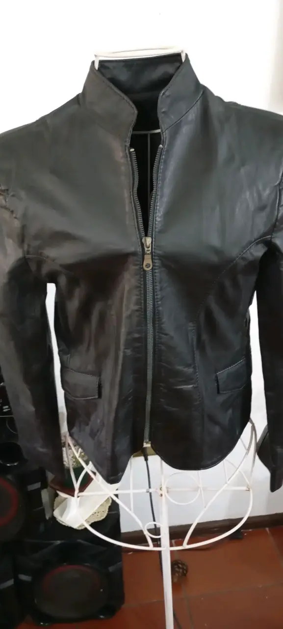 Chaqueta de cuero negra para mujer - 2