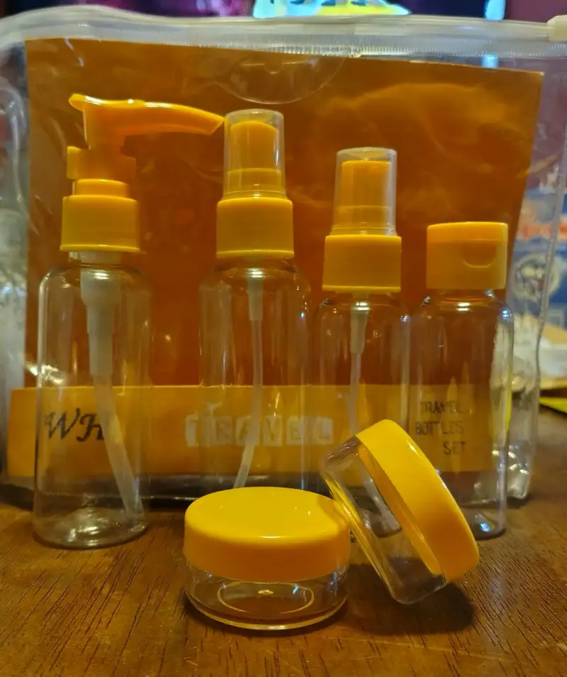 Set de botellas de viaje con dispensador