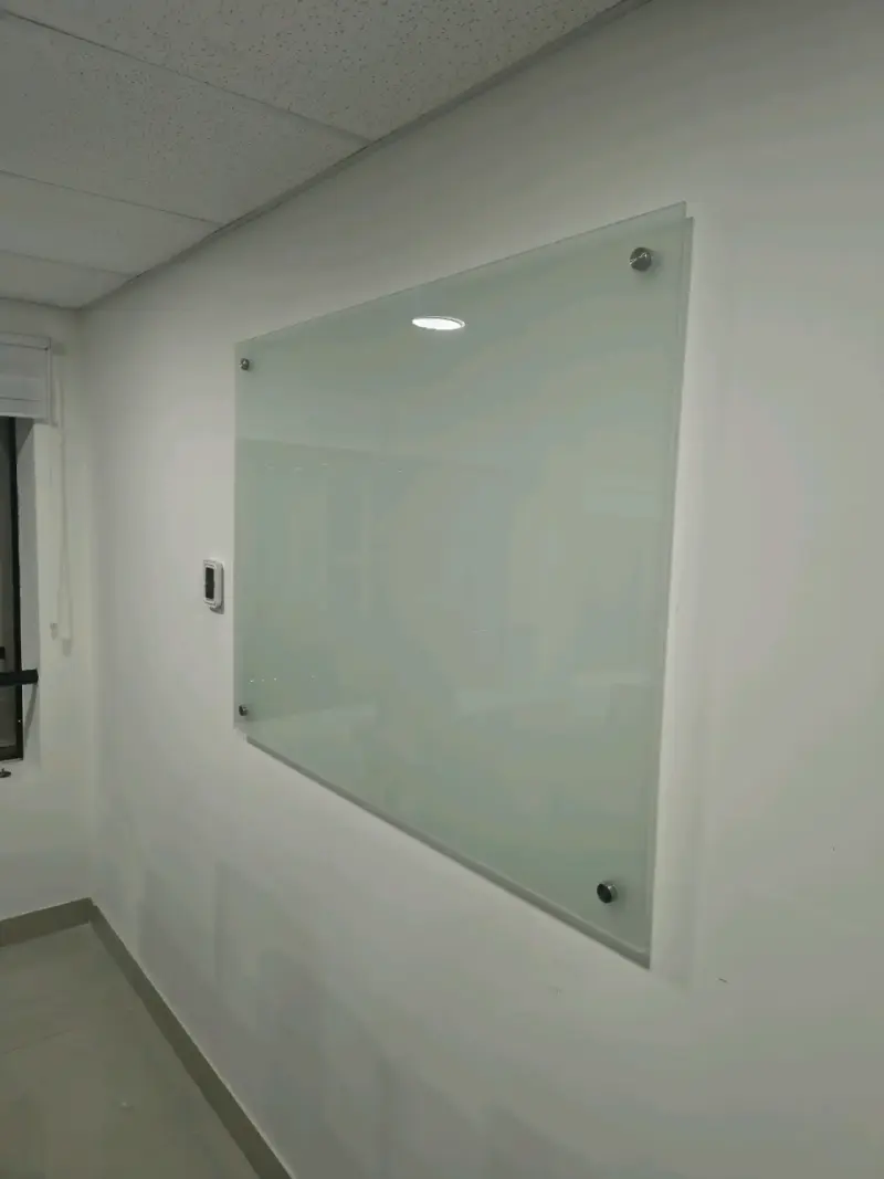 Pizarra de vidrio para oficina o sala de reuniones - 1