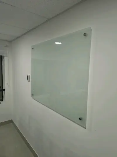 Pizarra de vidrio para oficina o sala de reuniones - miniatura 1