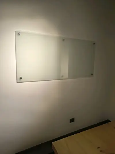 Pizarra de vidrio para oficina o sala de reuniones - miniatura 3