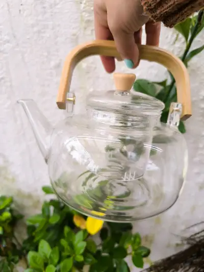 Tetera de vidrio con asa de madera - miniatura 4