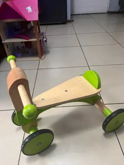 Triciclo de madera para niños color verde - miniatura 1