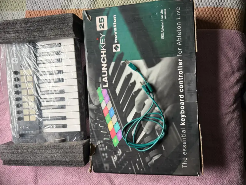 Controlador MIDI Novation Launchkey 25 mk2 - 2
