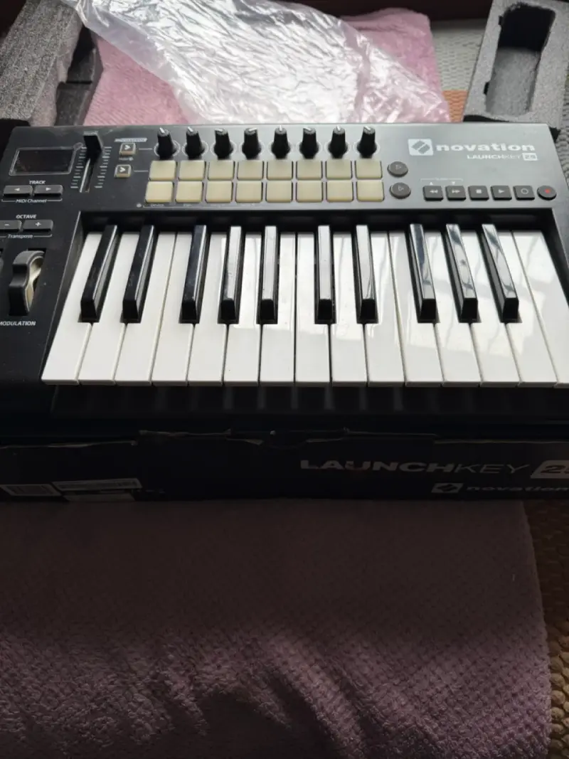 Controlador MIDI Novation Launchkey 25 mk2 - 3