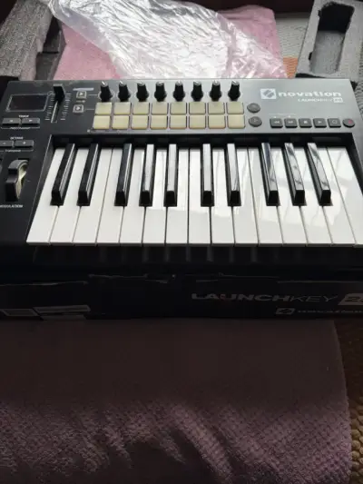 Controlador MIDI Novation Launchkey 25 mk2 - miniatura 3