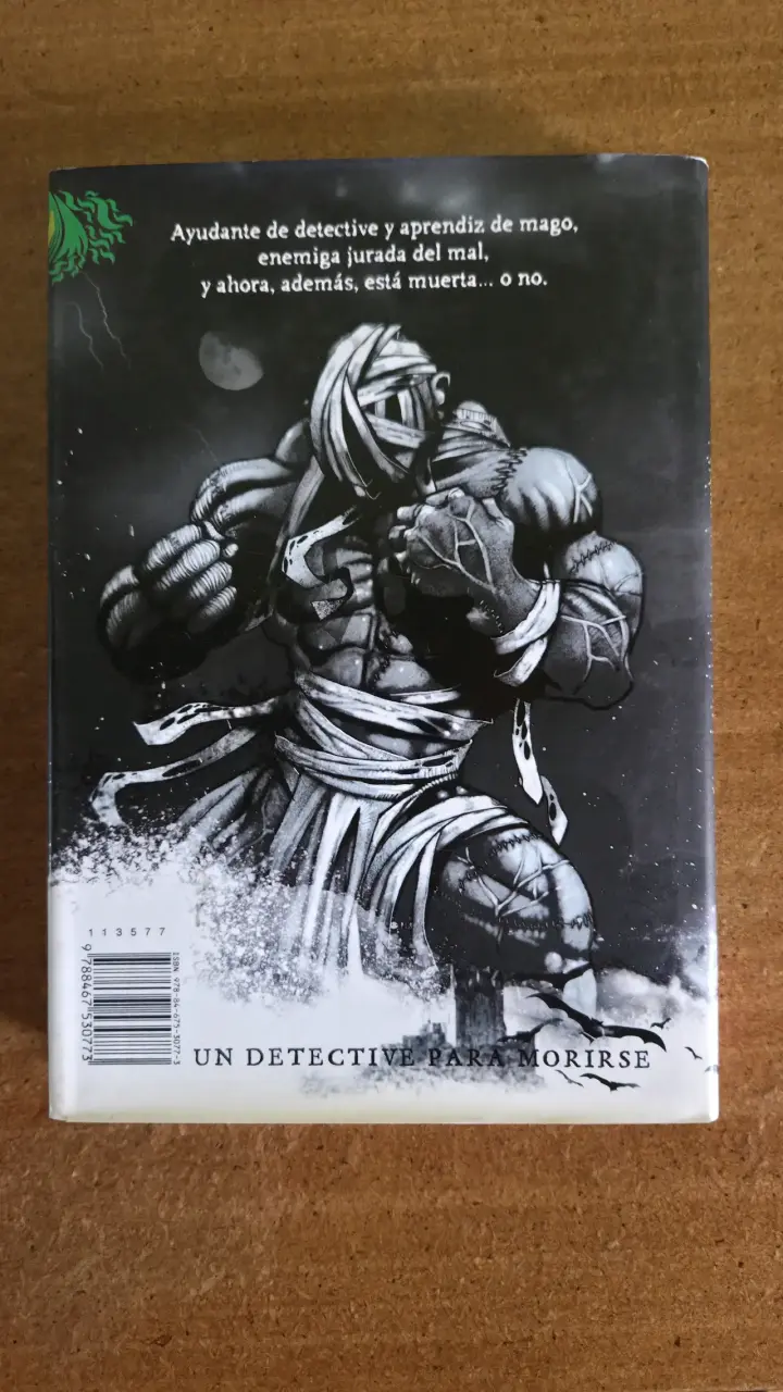 Libro Skulduggery Pleasant Detective Esqueleto - 5