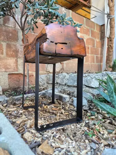 Banco rústico de madera y metal para jardín - miniatura 2