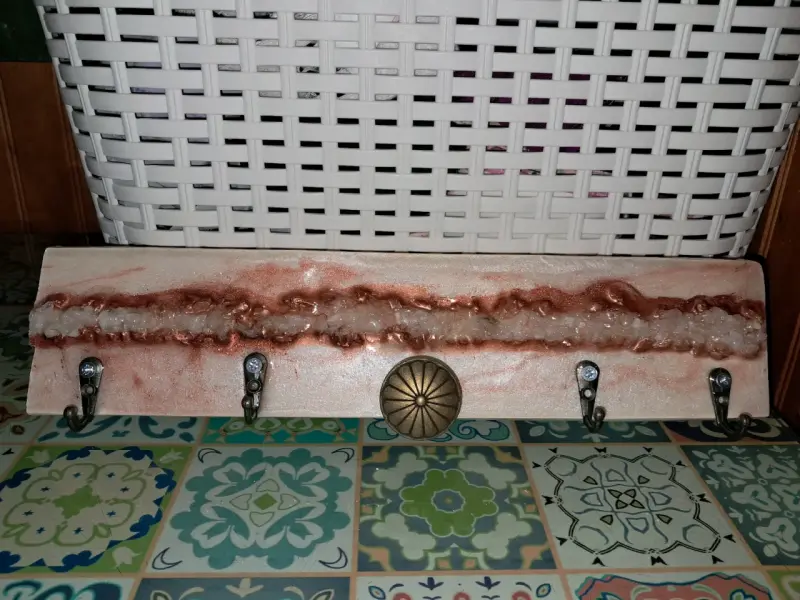 Colgador hecho con resina  de pared - 2