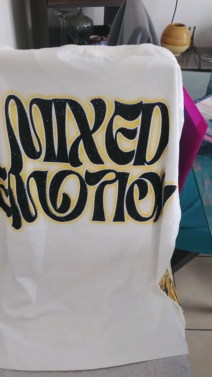 Polera estampada 'Mixed Emotion' con diseño de ángeles - 4