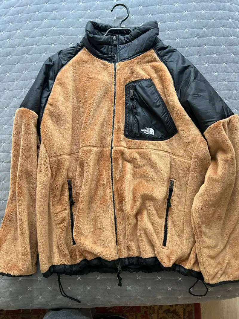 Chaqueta de forro polar The North Face marrón y negra - 2