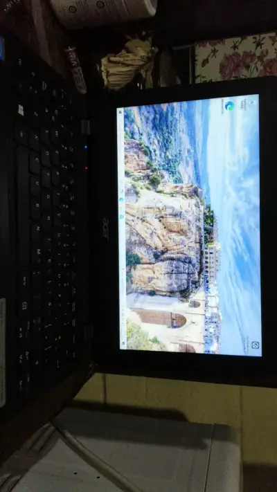 Notebook Acer Aspire E11 con Intel Celeron - miniatura 1