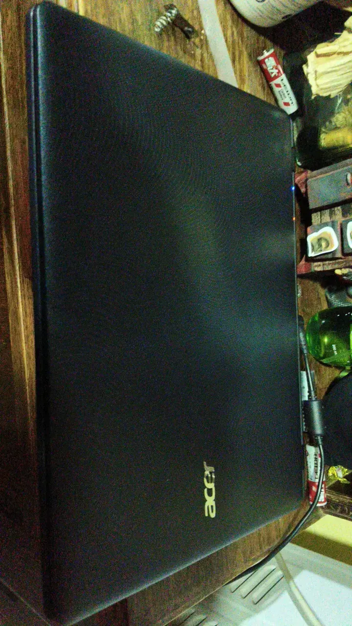Notebook Acer Aspire E11 con Intel Celeron - 2