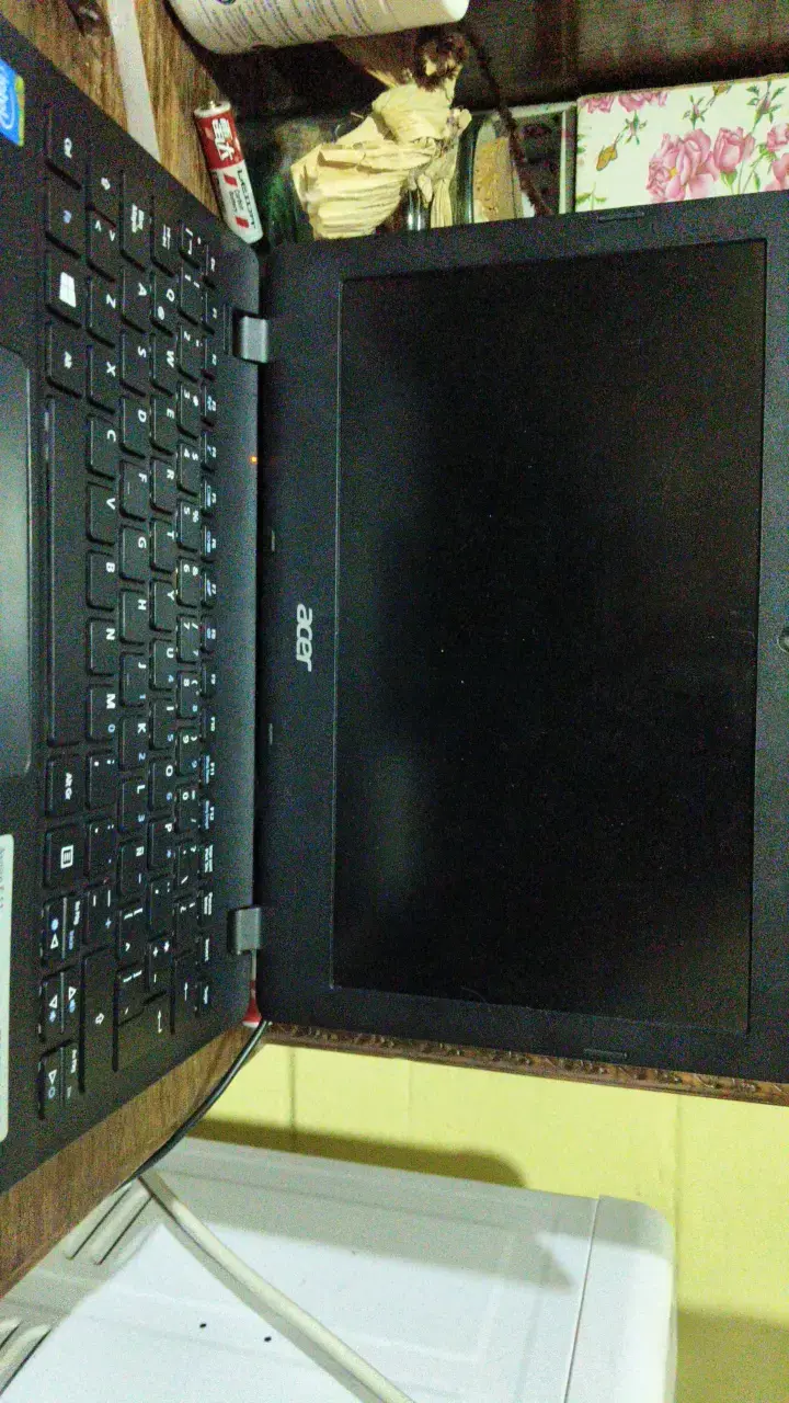 Notebook Acer Aspire E11 con Intel Celeron - 4