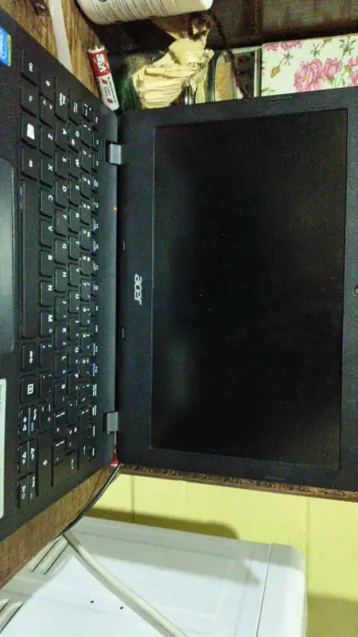 Notebook Acer Aspire E11 con Intel Celeron - miniatura 4
