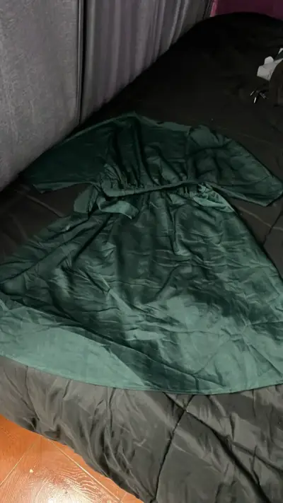 Vestido verde oscuro Shein con cinturón - miniatura 1