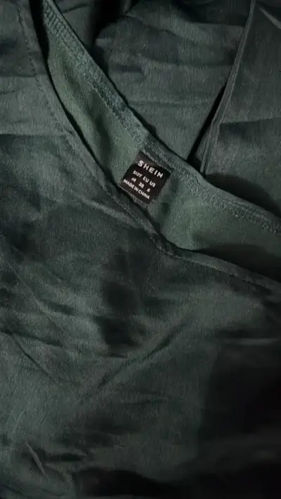 Vestido verde oscuro Shein con cinturón - miniatura 2