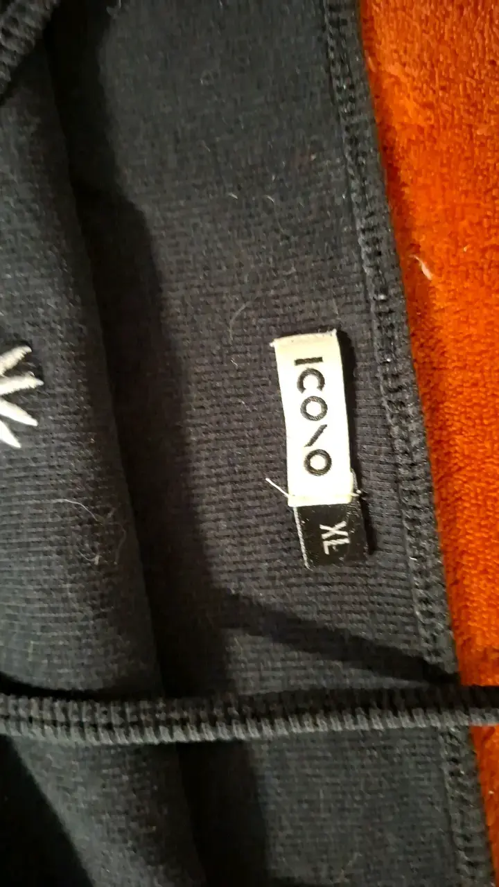 Polera negra con flores bordadas talla XL - 2