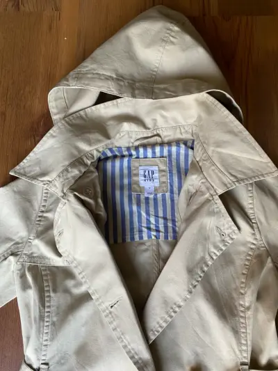 Trench coat beige GAP niño (a) - miniatura 3