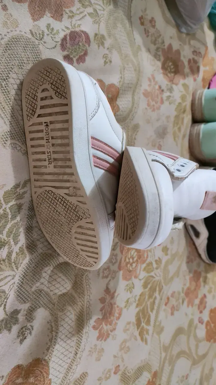 Zapatillas blancas North Star con detalles rosados - 3