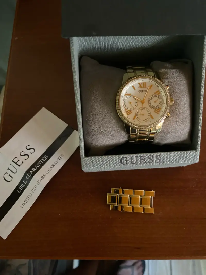Reloj Guess dorado con cronógrafo para hombre - 4