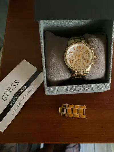 Reloj Guess dorado con cronógrafo para hombre - miniatura 4