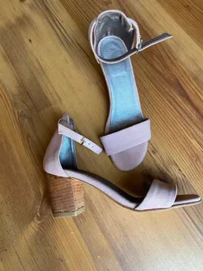 Sandalias de tacón grueso color palo de rosa - miniatura 1
