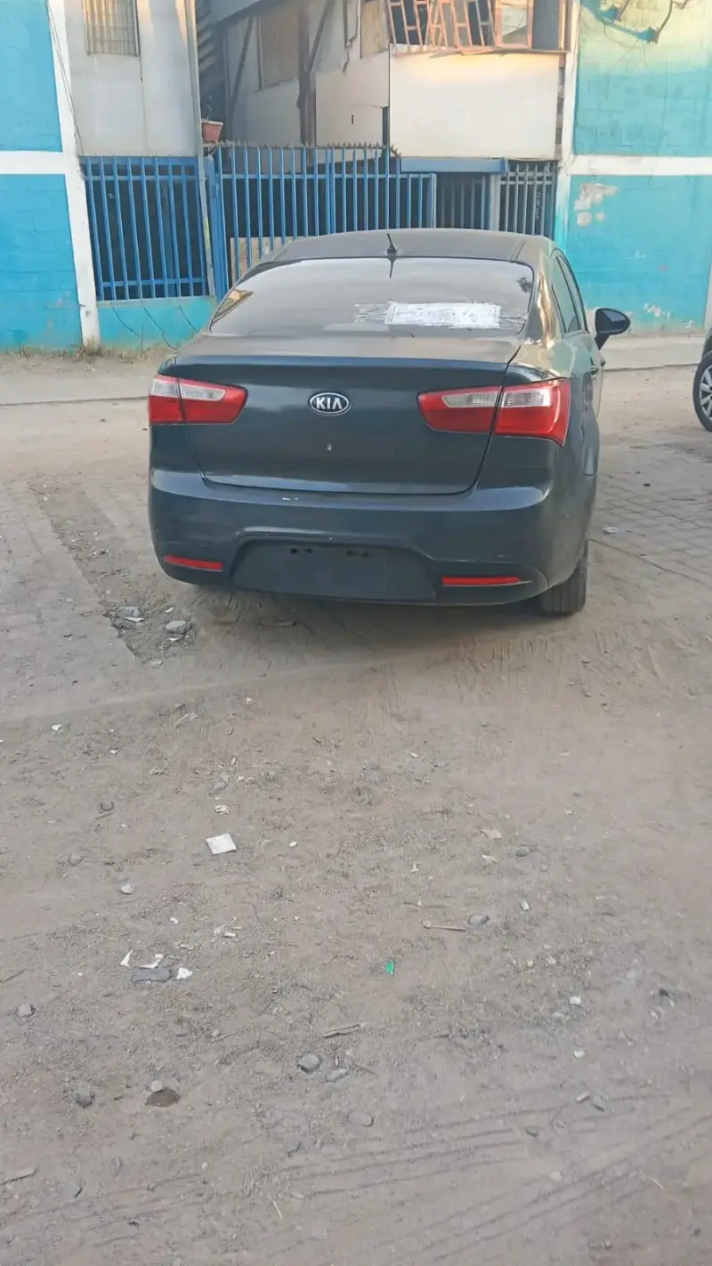 Auto Kia Rio 2013 en buen estado - 2
