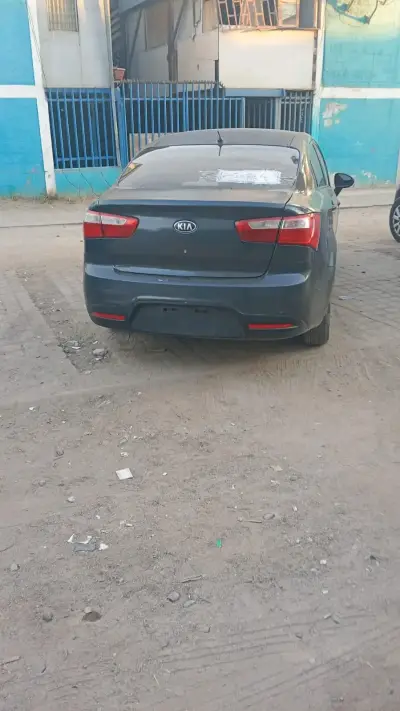 Auto Kia Rio 2013 en buen estado - miniatura 2