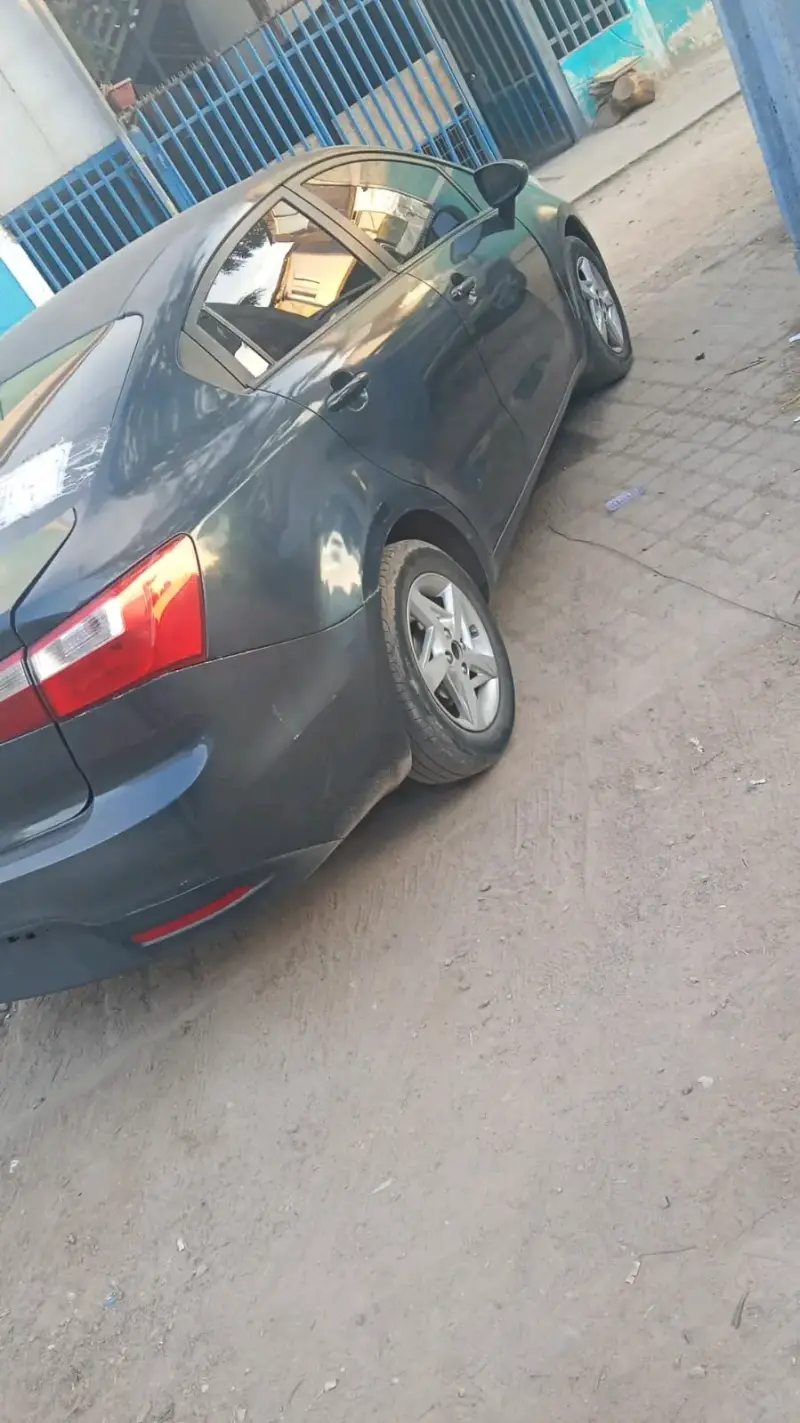 Auto Kia Rio 2013 en buen estado - 3