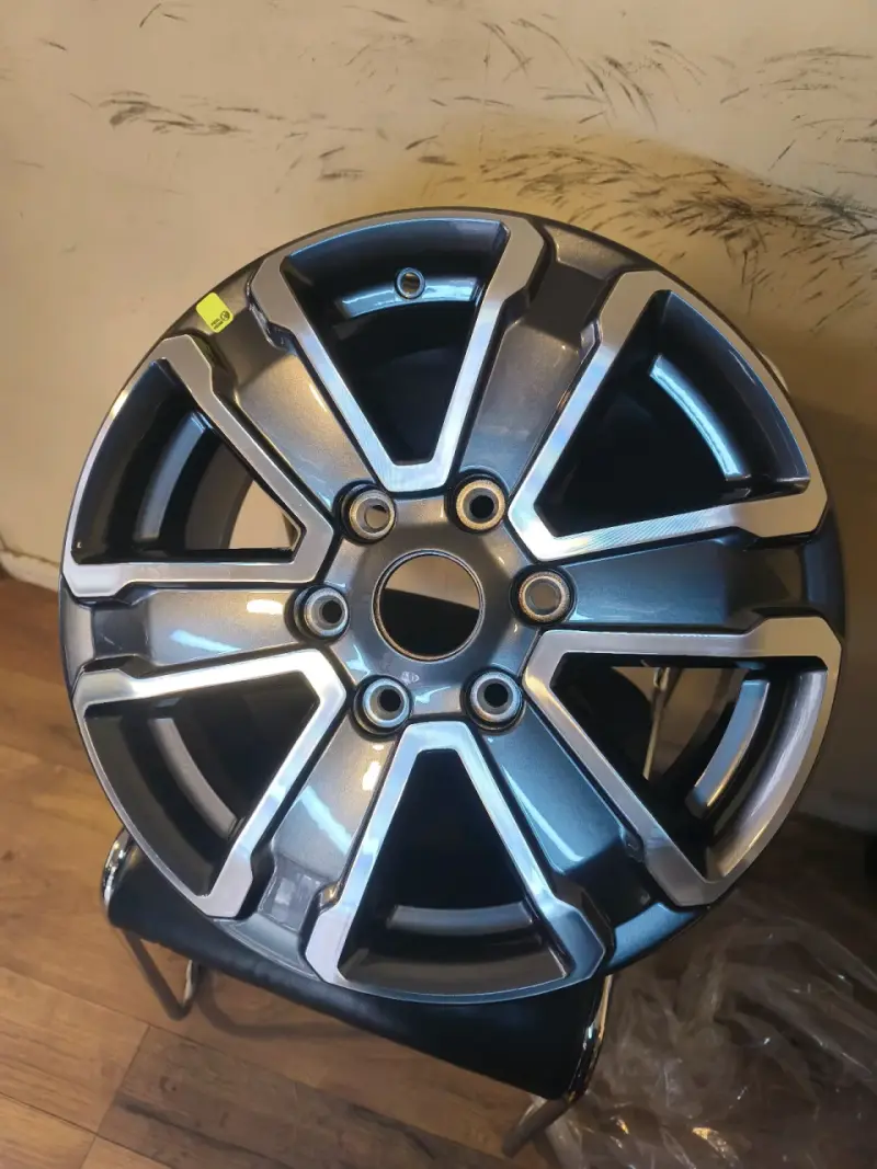 Llanta de aleación Ford 17x7.5 nueva - 3