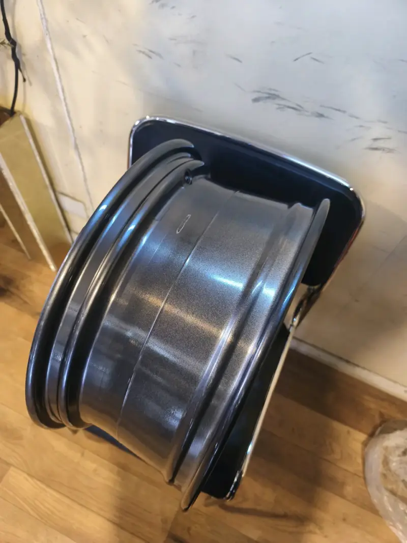 Llanta de aleación Ford 17x7.5 nueva - 5