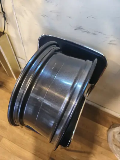 Llanta de aleación Ford 17x7.5 nueva - miniatura 5