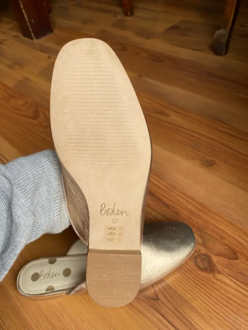 Mules dorados de cuero Boden para mujer - 2
