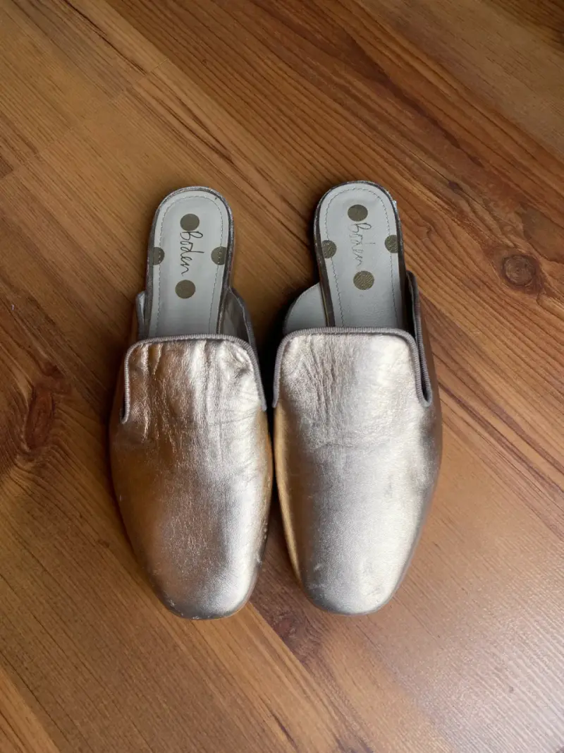 Mules dorados de cuero Boden para mujer - 5